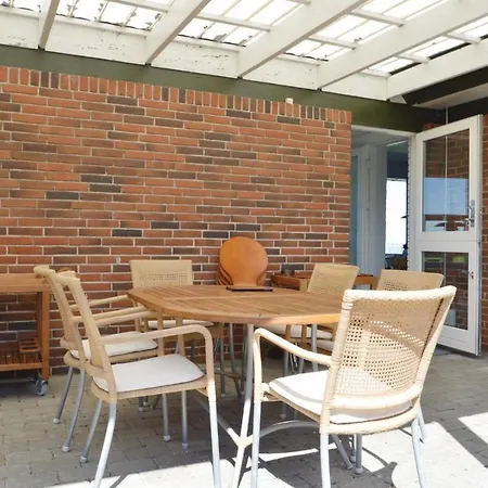 Three-bedroom Holiday In Farsø