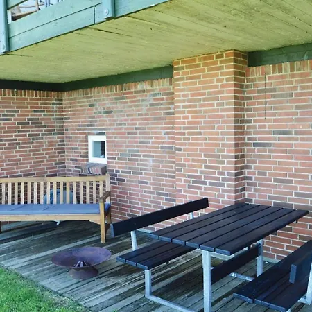 Feriehus Three-bedroom Holiday In