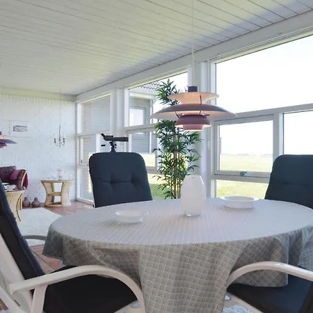 Three-bedroom Holiday In Feriehus *