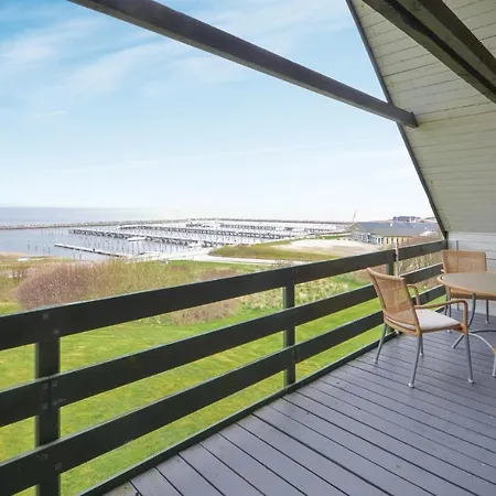 Three-bedroom Holiday In *