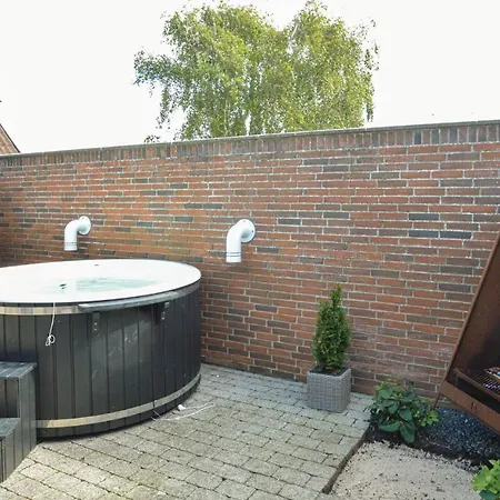 Three-bedroom Holiday In Farsø